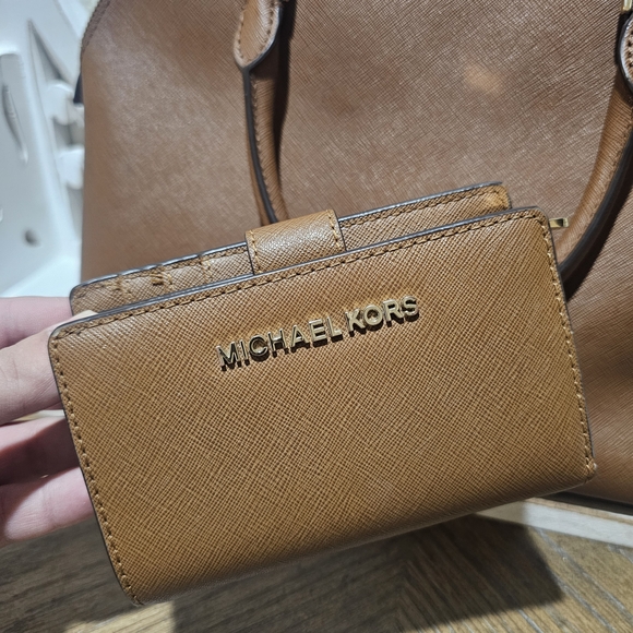 Michael Kors Brown Handbag & Wallet Set - Picture 2 of 8
